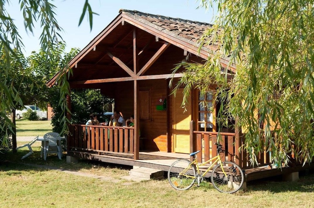 Les Chalets De Fiolles in Brens, France