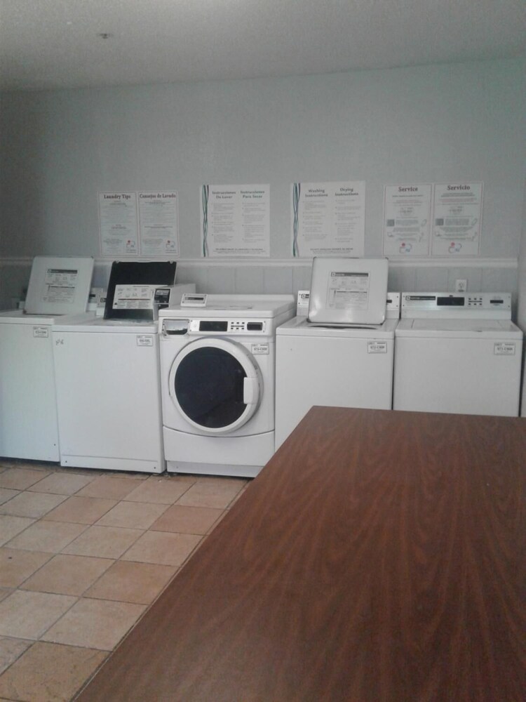 InTown Suites San Antonio East - photo 14