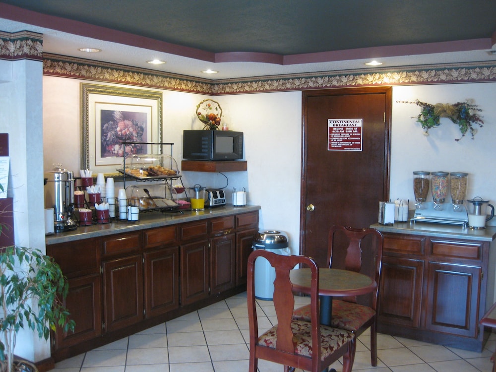 Executive Inn and Suites Jackson - photo 30