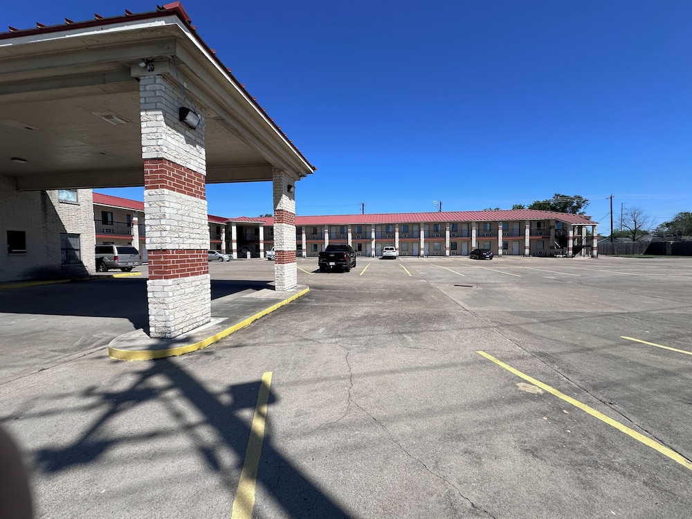 Travelodge by Wyndham Victoria TX in Victoria, United States