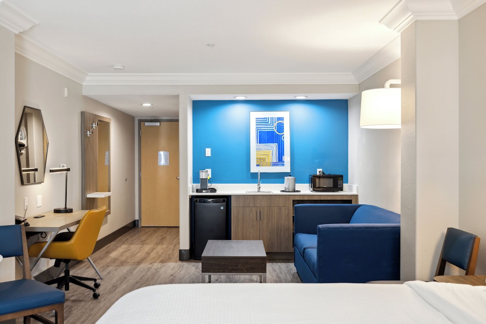 Holiday Inn Express Hotel & Suites Vacaville by IHG - photo 16