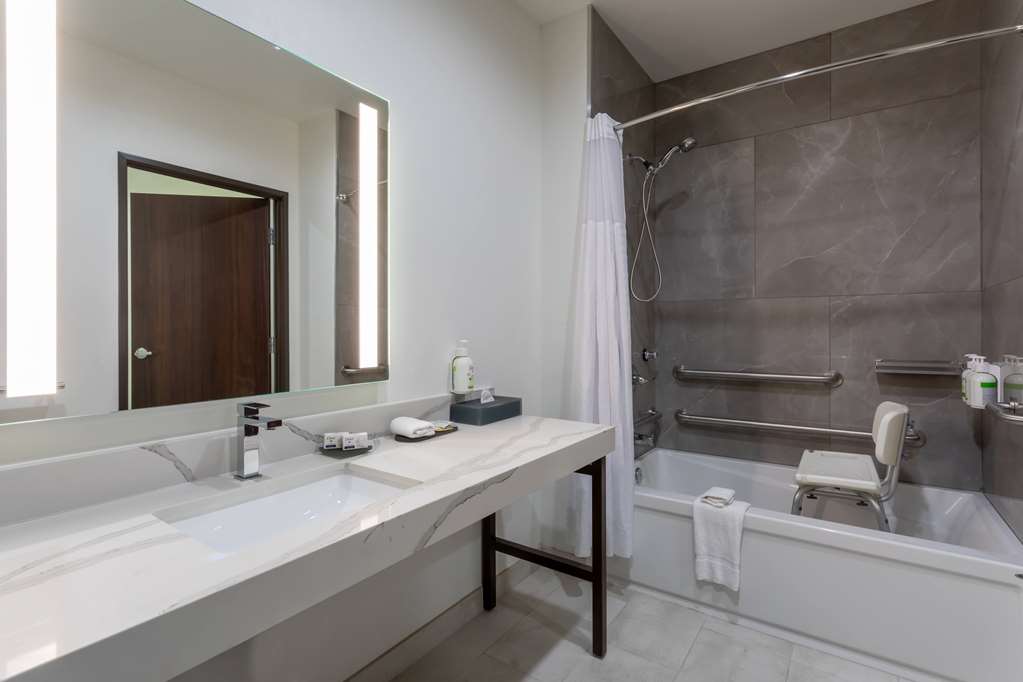 La Quinta Inn & Suites by Wyndham Galt Lodi North - photo 51