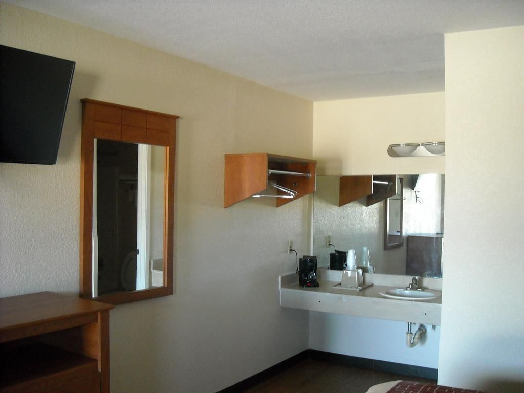 Bastrop Inn - photo 11