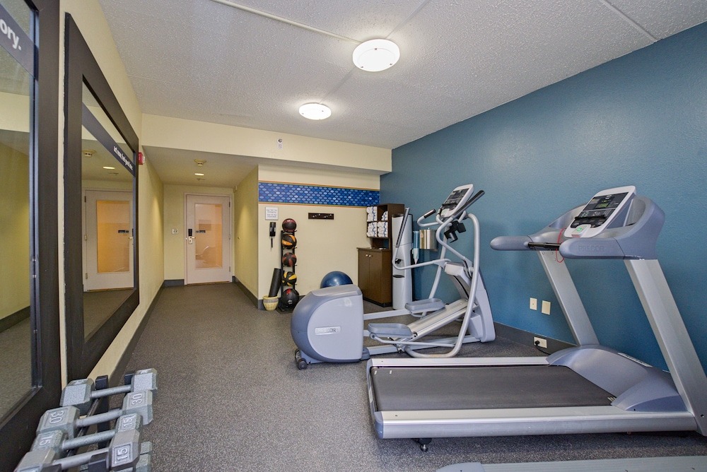 Hampton Inn Portsmouth Central - photo 51