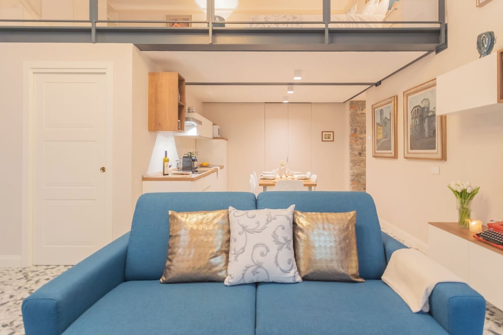 Cinque Giornate 70 Suites by Rent all Como — 4-Star Luxury Hotel in Como, Italy