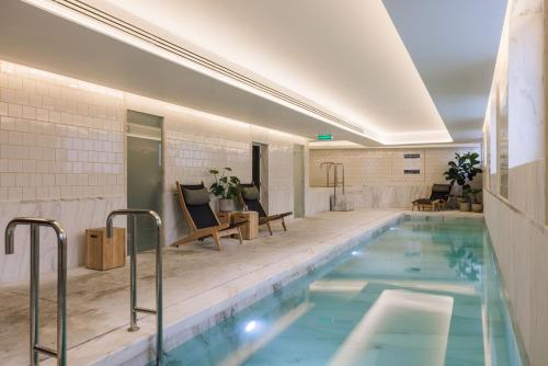 Saleh 2 bedrooms pool gym terrace in Santos — 4-Star Luxury Hotel in Lisbon, Portugal