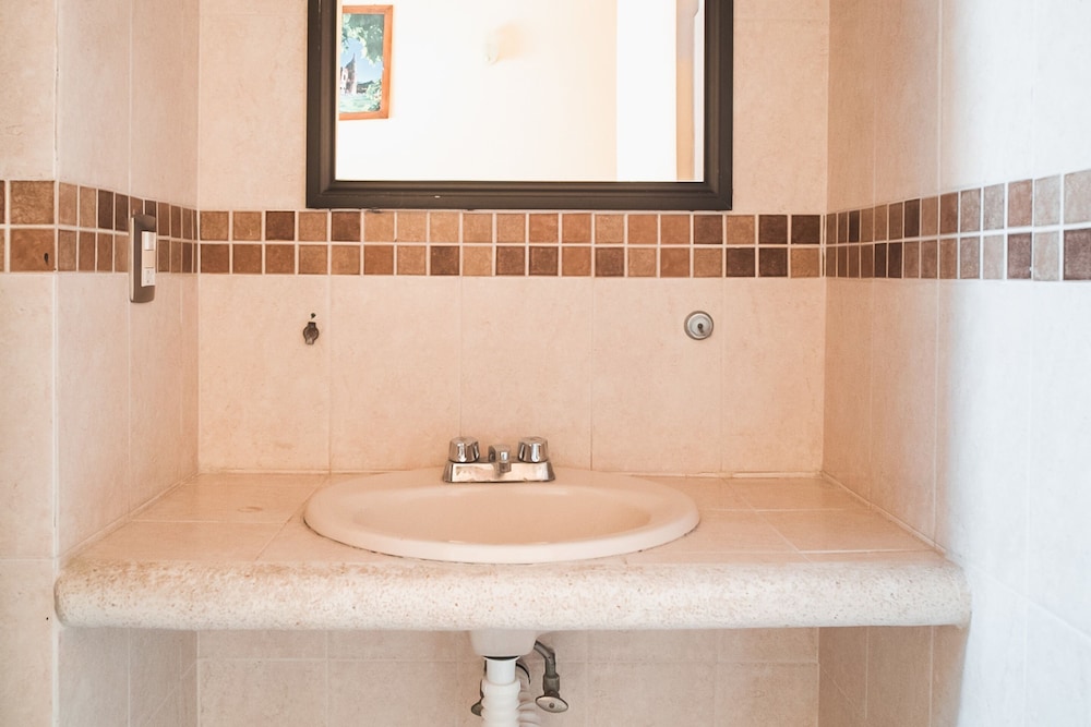 Bathroom sink