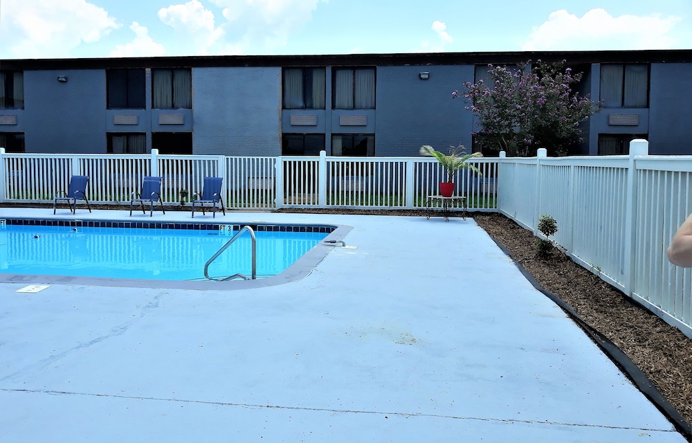 Madison Inn and Suites - photo 51