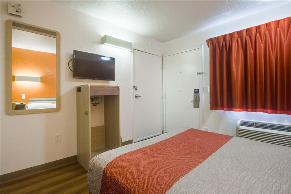 Motel 6 Lakewood CO - photo 12