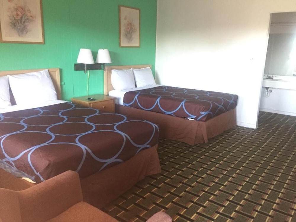 Village Inn Salina - photo 16