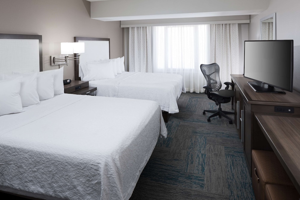 Hampton Inn St. Louis Downtown at the Gateway Arch - photo 23