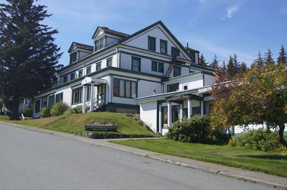 Hotel Halsingland - carbon neutral hotel in Haines