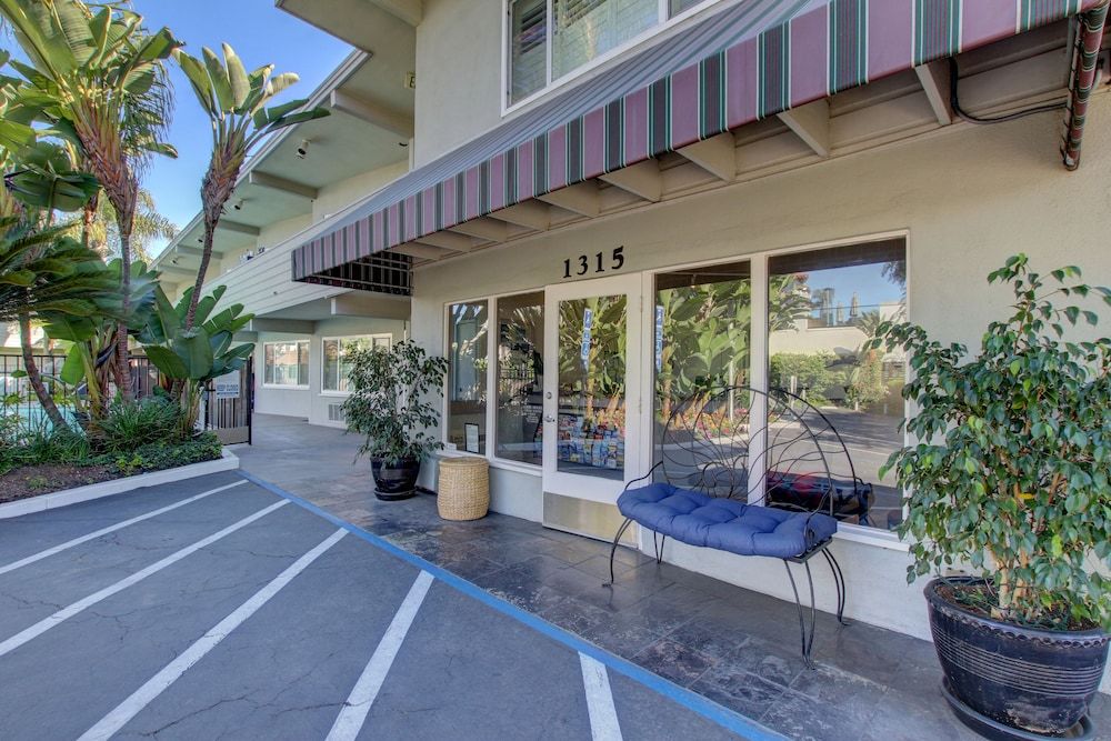 La Avenida Inn - carbon neutral hotel in Coronado