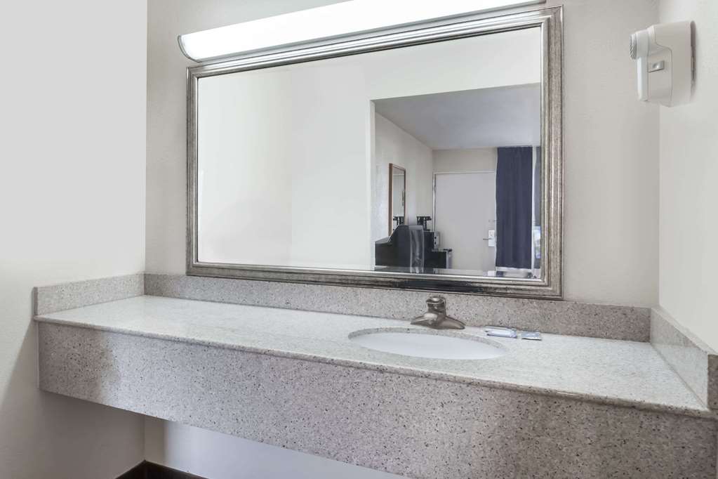 Knights Inn Fredericksburg - photo 6
