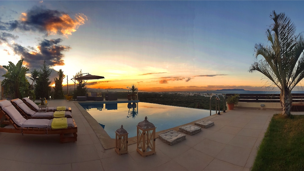 Luxury Holiday Villas Gouves — 4-Star Luxury Hotel in Hersonissos, Greece