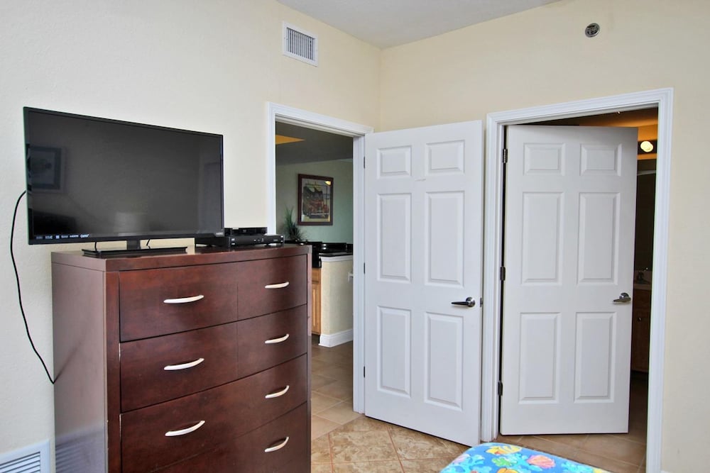 Crystal Shores West 1102 - photo 25