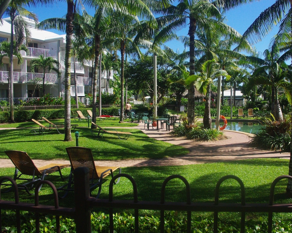 Cairns Beach Resort — hotel in Holloways Beach