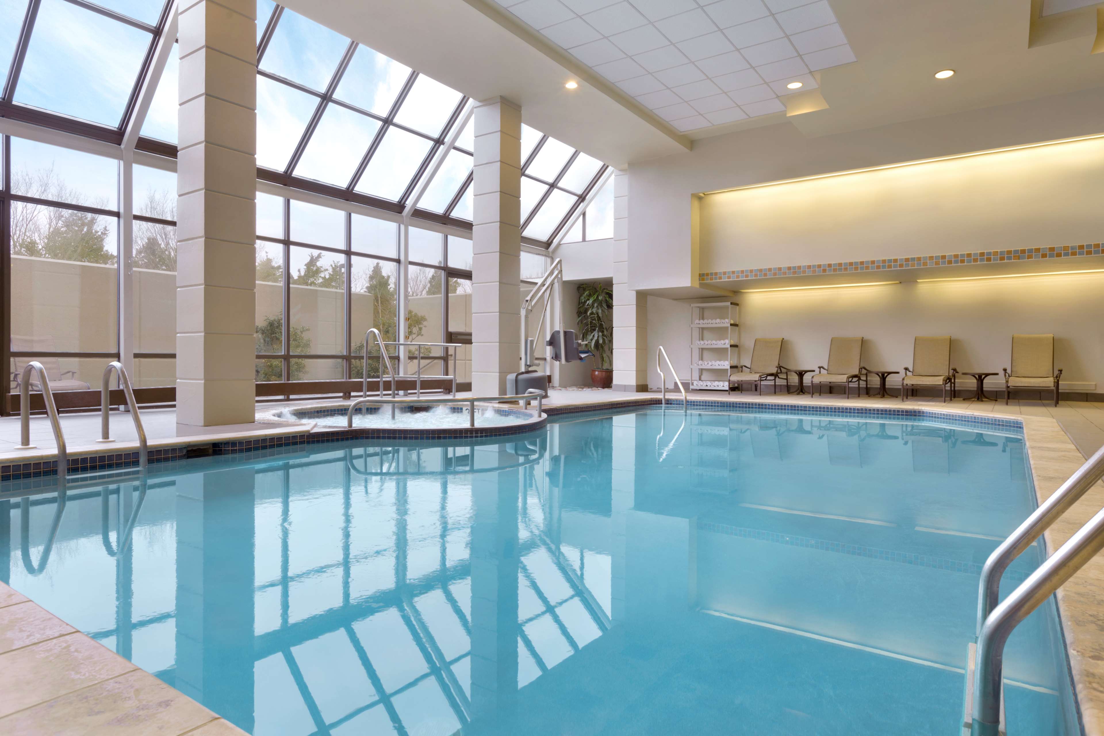 Embassy Suites by Hilton Piscataway Somerset - photo 9