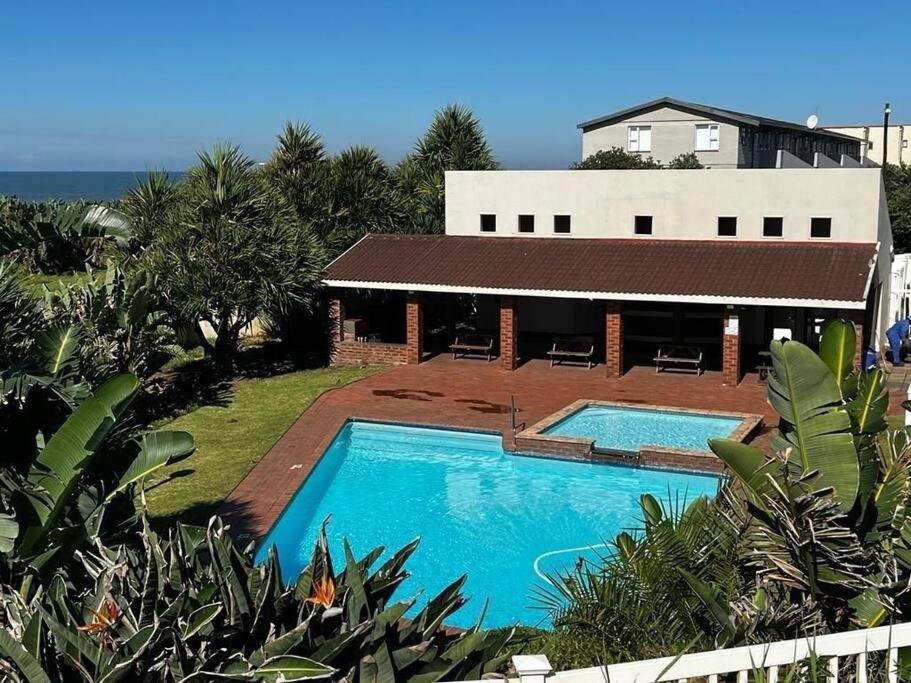 Seaview Beachfront Holiday Apartment 164 Laguna La Crete — 4-Star Luxury Hotel in Margate, South Africa
