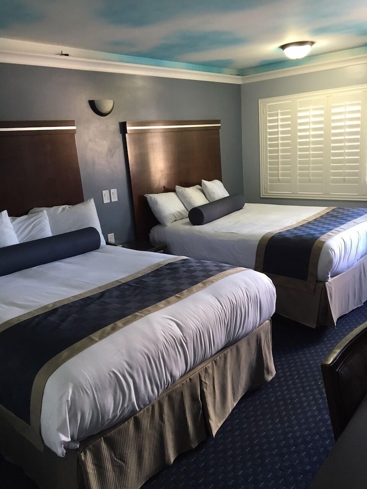 Hollywood Palms Inn and Suites - photo 23