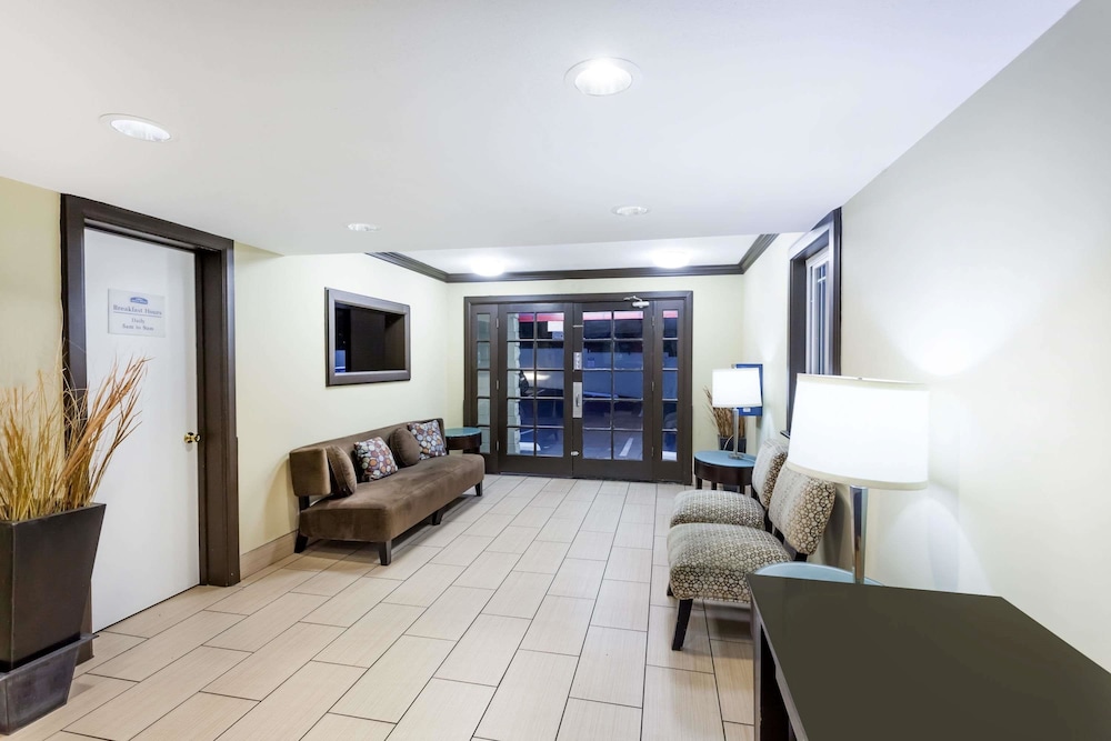 Howard Johnson by Wyndham San Diego Hotel Circle - photo 2