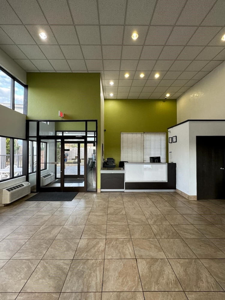 Super 8 by Wyndham Kannapolis - photo 4