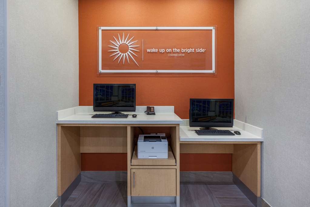 La Quinta Inn & Suites by Wyndham Houston East at Sheldon Rd - photo 35