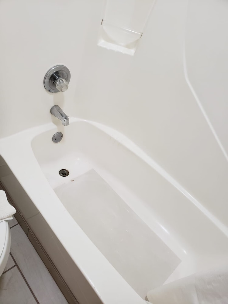 Value Inn & Suites - photo 15