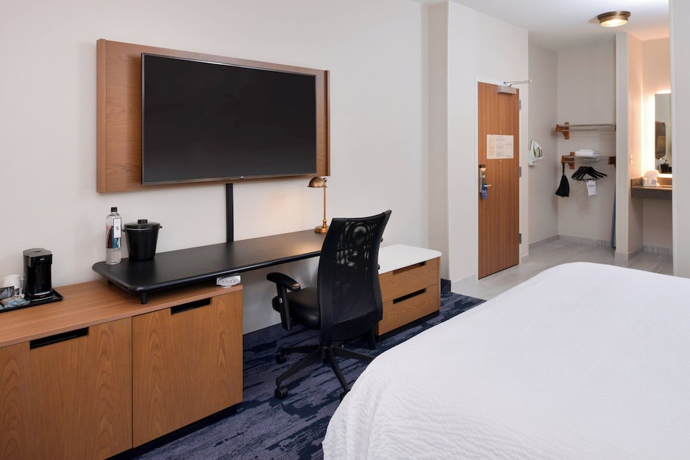 Fairfield Inn & Suites by Marriott Arlington Six Flags - photo 17