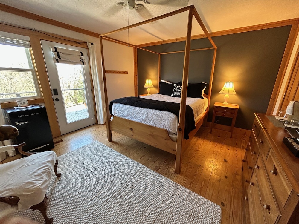 Fire Mountain Inn Cabins & Treehouses - photo 6