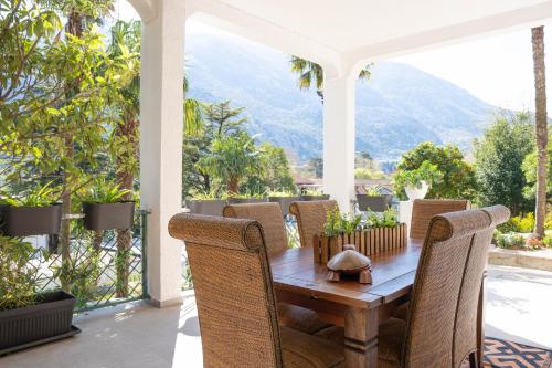 Glanz Antique Paradise near the Sea in Kotor, Montenegro