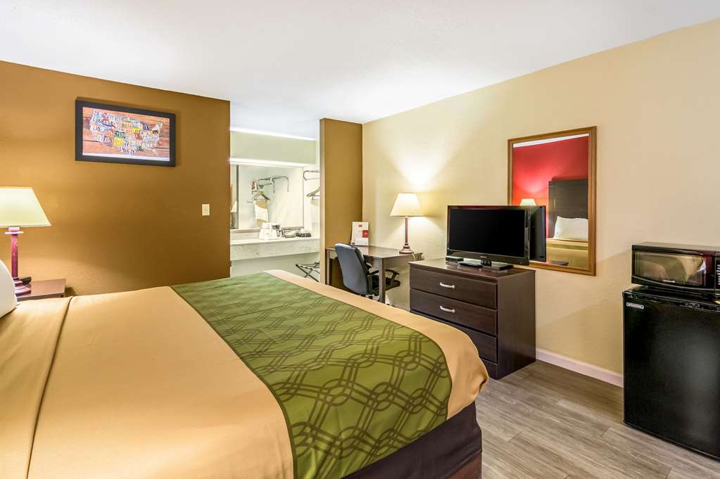 Econo Lodge Andalusia - photo 26