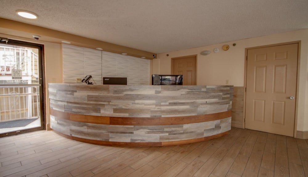 Americana Motor Inn Oceanfront - photo 2