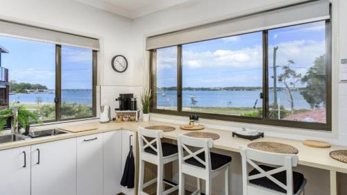 Water Views From Your Window — hotel in Bellara