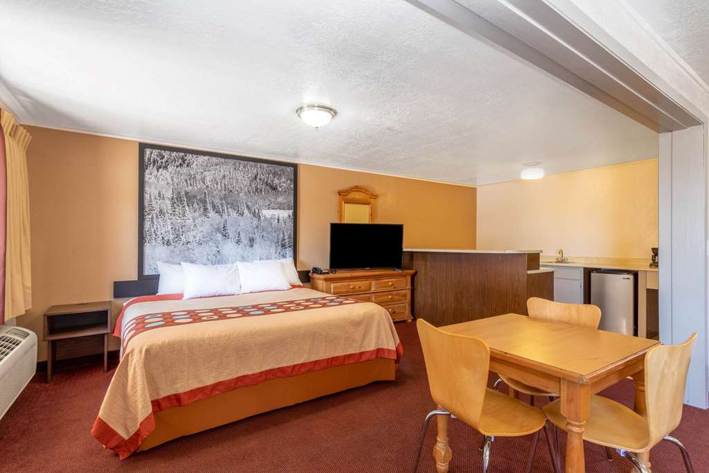 Super 8 by Wyndham Evanston - photo 13