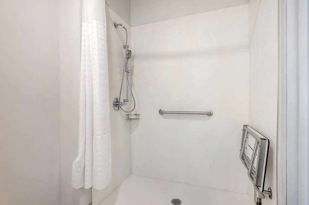 Comfort Inn Kendallville IN - photo 22