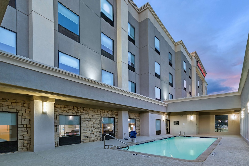 Hampton Inn & Suites Dallas I 30 Cockrell Hill - photo 17