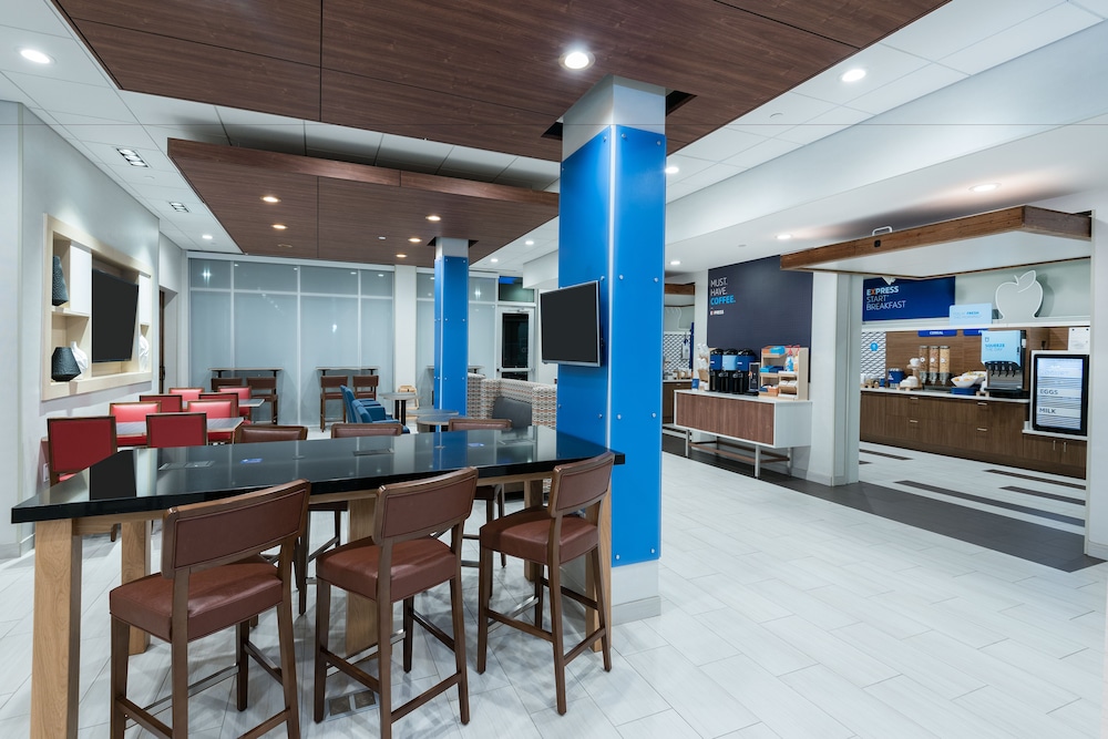 Holiday Inn Express & Suites Bryan College Station by IHG - photo 29