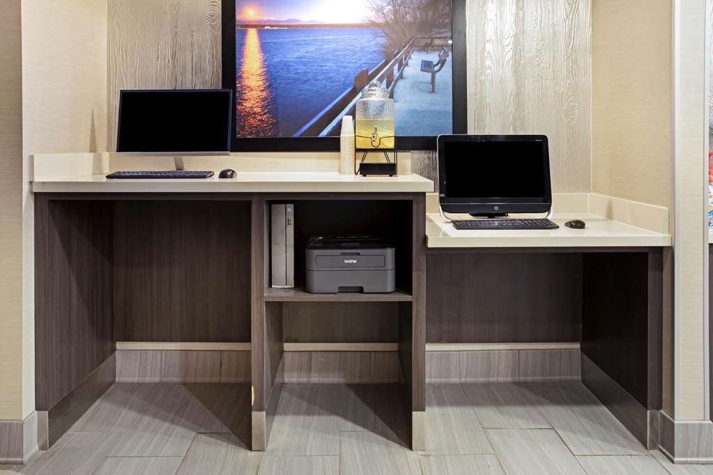 La Quinta Inn & Suites by Wyndham Denver Aurora Medical - photo 30
