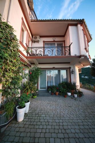 Mount Villa Kvariati