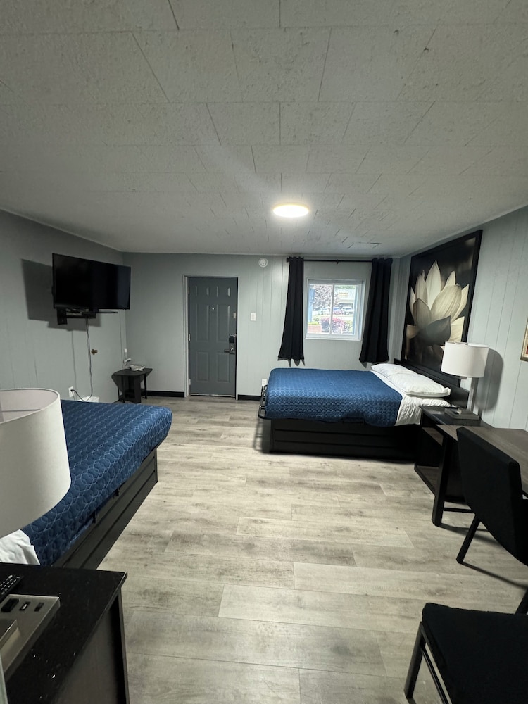 Acorn Motel - photo 15