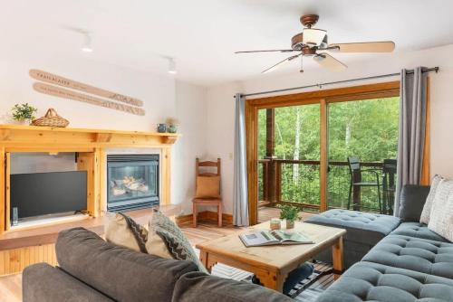 Vibrant Spacious Ski Pad Hot Tubs 21997387 — Driggs