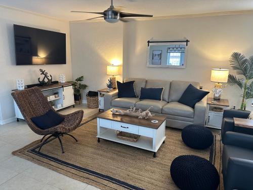 Three Treasures Beach House — 4-Star Luxury Hotel in New Smyrna Beach, United States