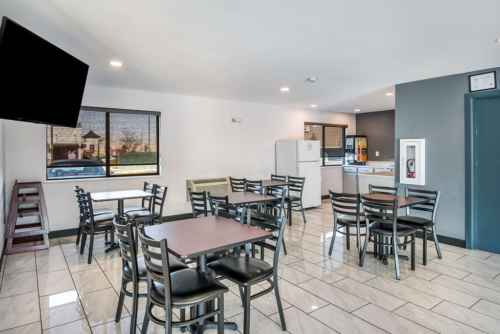 Americas Best Value Inn East Peoria - photo 6