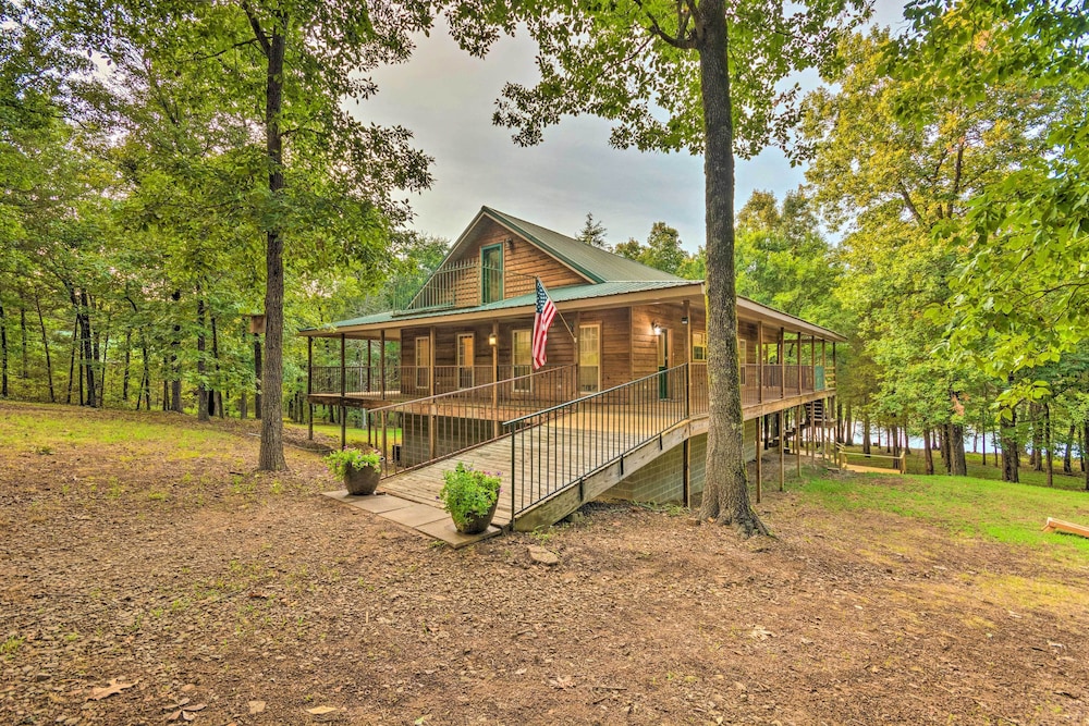 Lakefront Hideaway in Scranton Spacious Deck - last minute hotel in Scranton