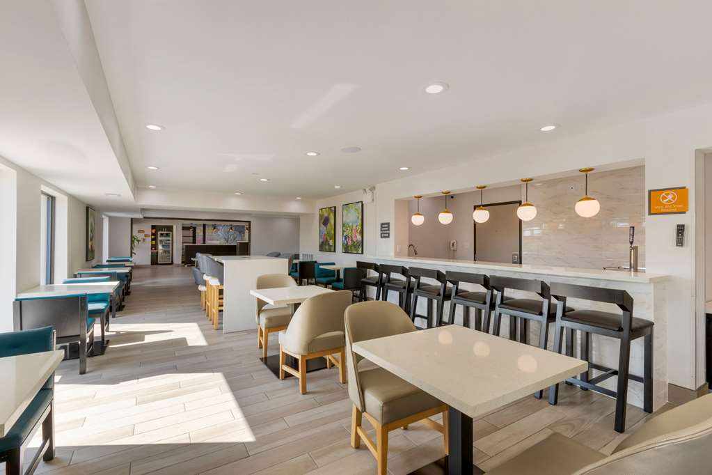 La Quinta Inn & Suites by Wyndham Des Moines West Clive - photo 29
