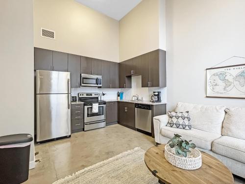 Large 1 Bed apt in the Heart of Downtown — 4-Star Luxury Hotel in Des Moines, United States