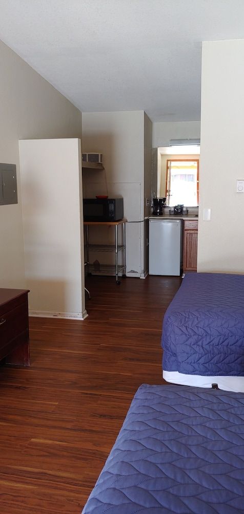 The Western Inn Motel and RV Park - photo 3