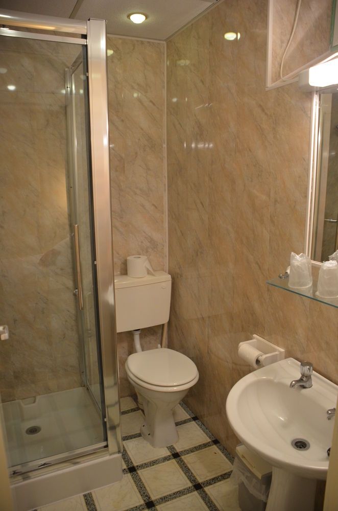 The Dukeries Hotel - last minute hotel in Blackpool