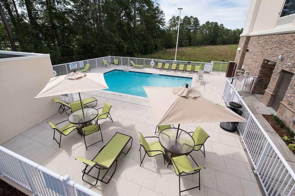 Hampton Inn & Suites Fayetteville - photo 32
